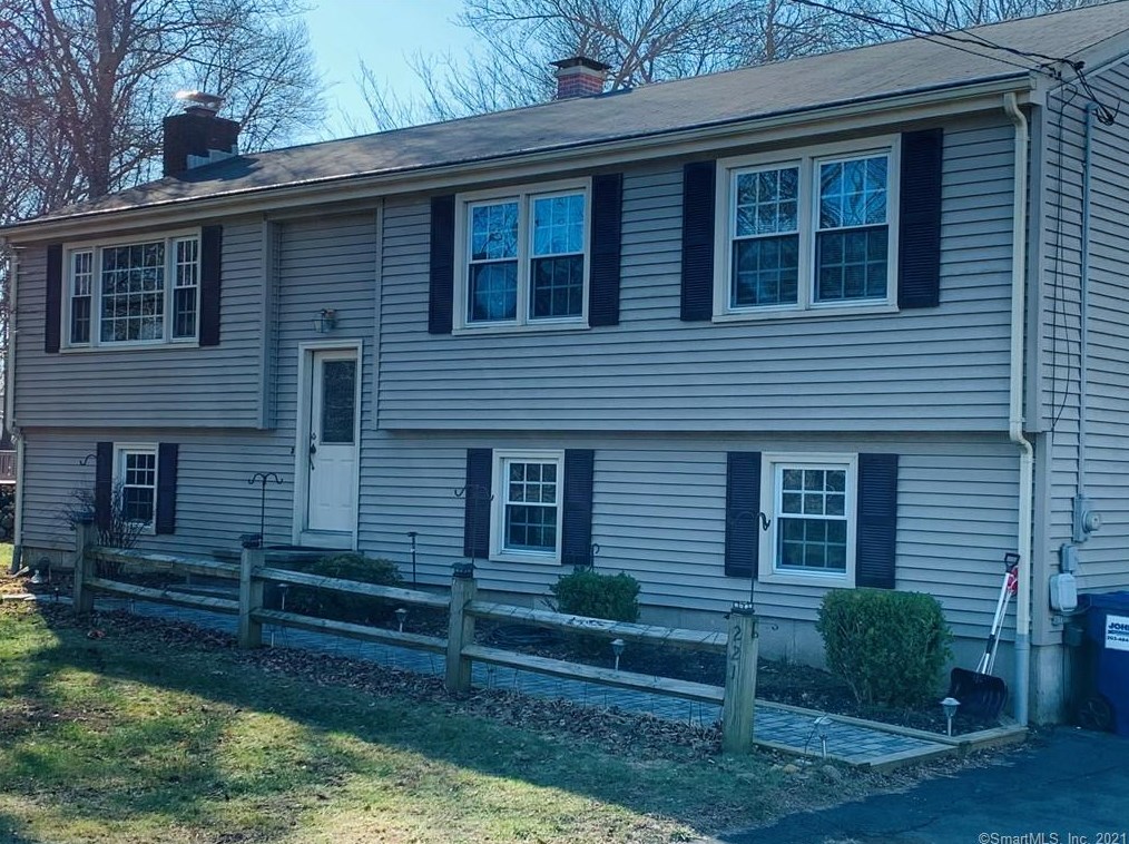 221 Fort Path Rd, Madison, CT 06443-2216