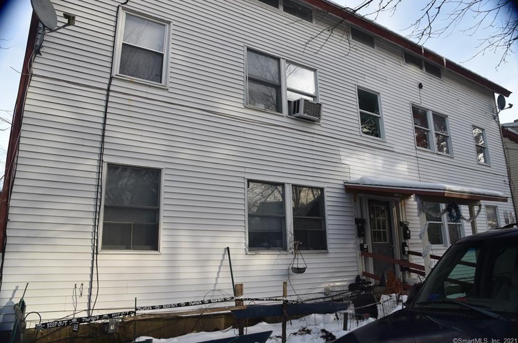 22 Taylor Ct, Chestnut Hill, CT 06226-3153