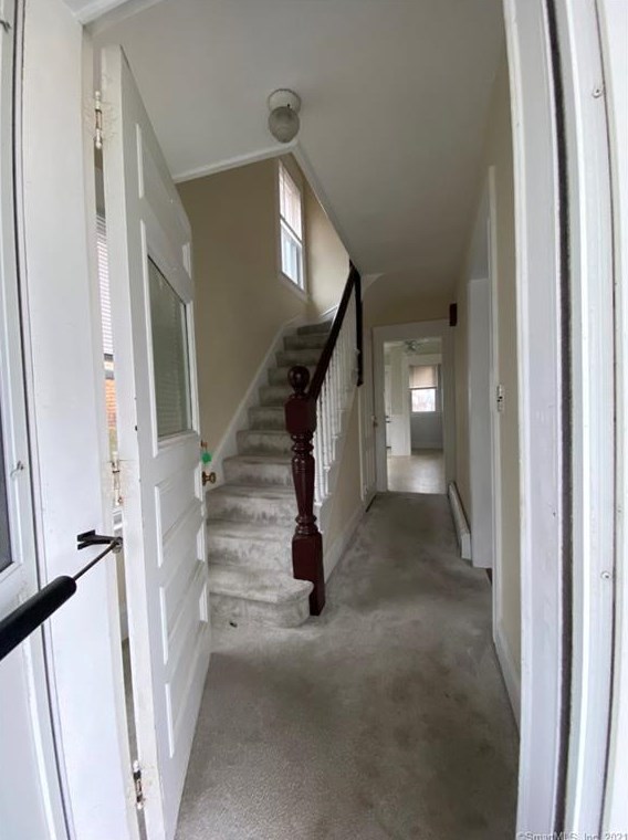 73 Thorpe St, Fairfield CT  06824-5724 exterior
