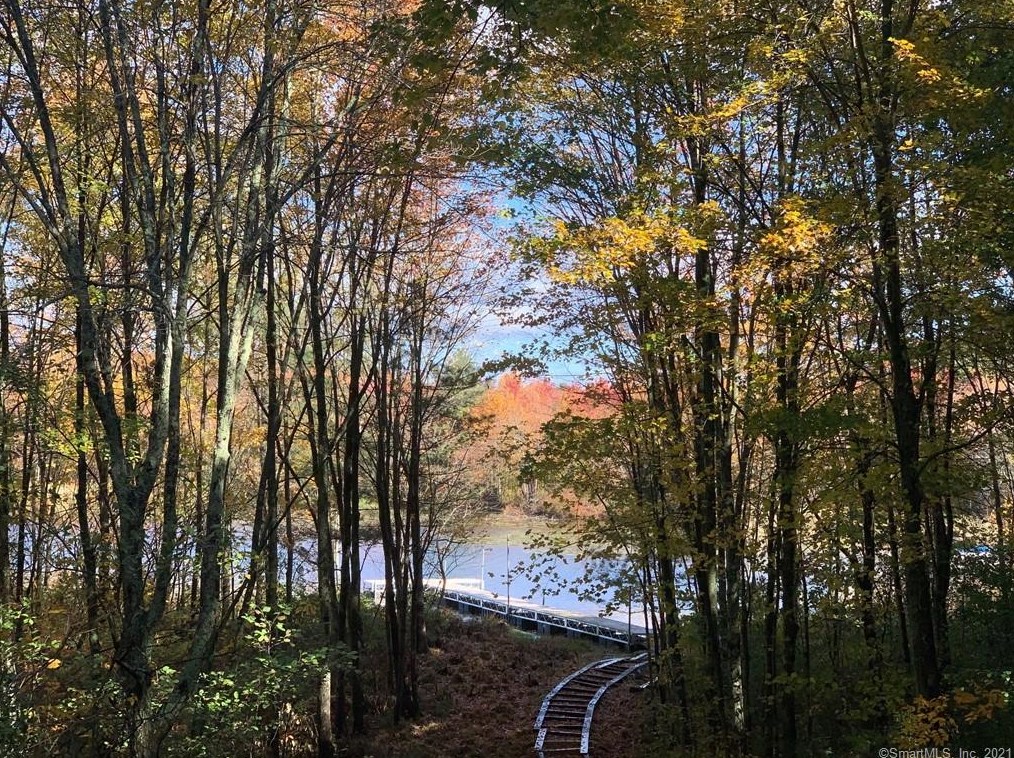 418 Lake Rd, Suffield, CT