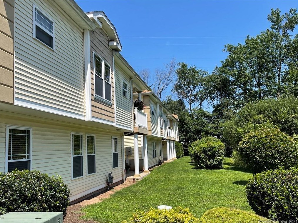 270 New Britain Rd #18, Kensington, CT 06037
