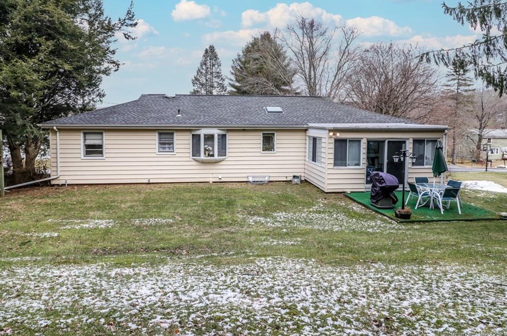 11 Clearview Dr, Northville, CT 06776-5201