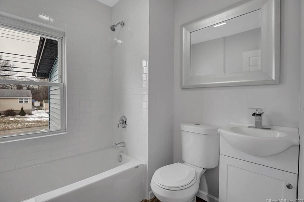 199 Coe Ave, New Haven CT 06512-4725 exterior