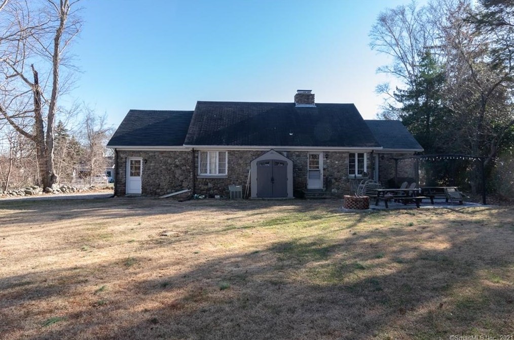 91 High St, Clinton, CT 06413-1726