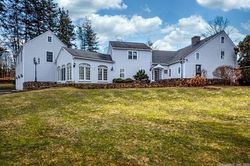 2 Mountain Spring Rd, Farmington, CT 06032