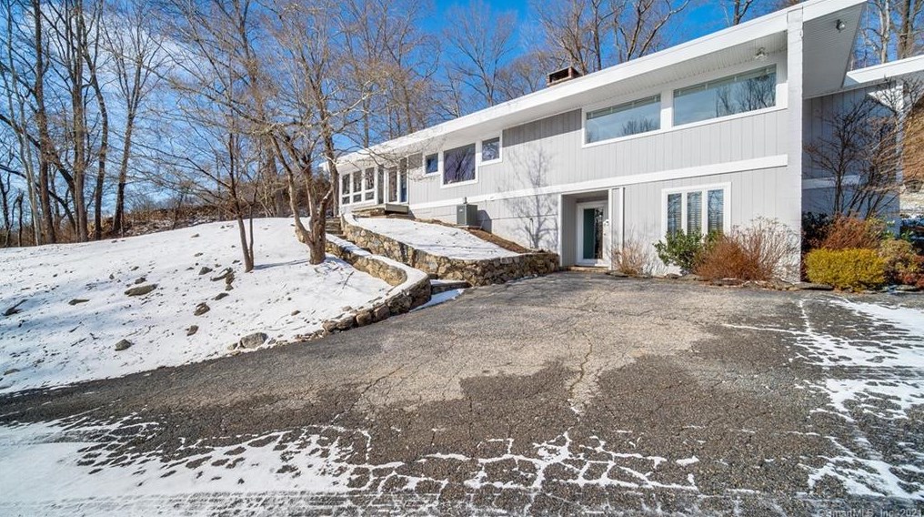 18 Ladder Hill Rd, Weston, CT 06883 exterior