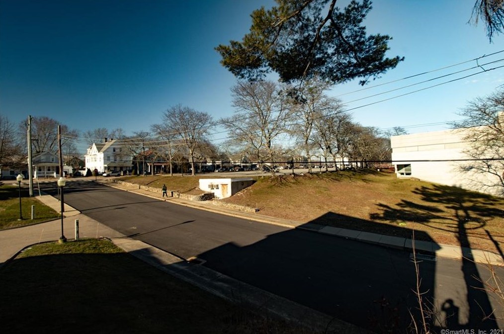 5 Mitchell St, Pawcatuck, CT 06379-2180
