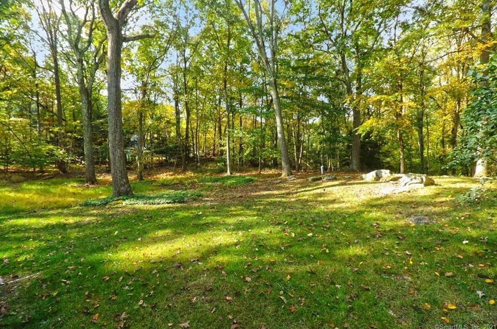 106 Peck Hl Rd, New Haven CT 06525-1334 exterior