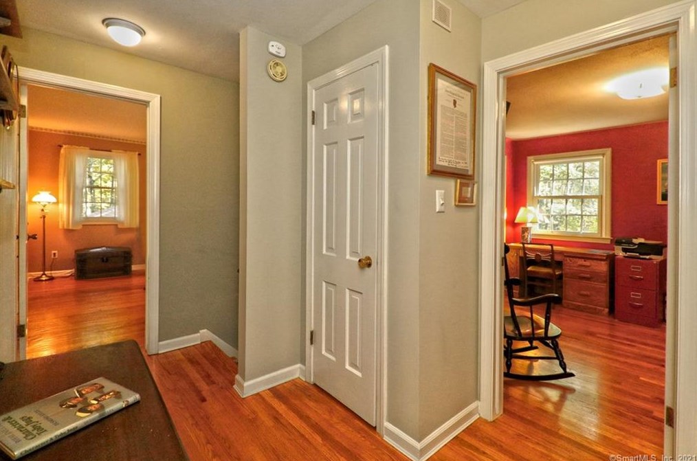 106 Peck Hl Rd, New Haven CT 06525-1334 exterior