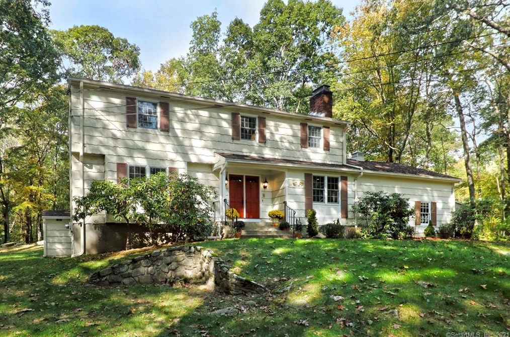 106 Peck Hl Rd, New Haven CT 06525-1334 exterior