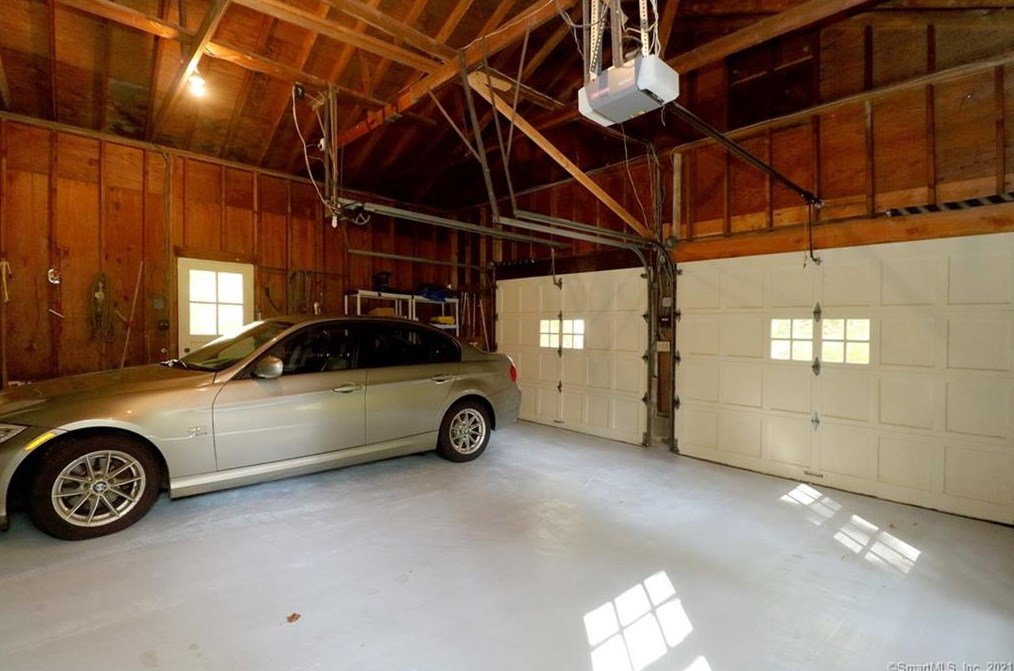 106 Peck Hl Rd, New Haven CT 06525-1334 exterior