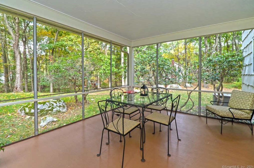 106 Peck Hl Rd, New Haven CT 06525-1334 exterior