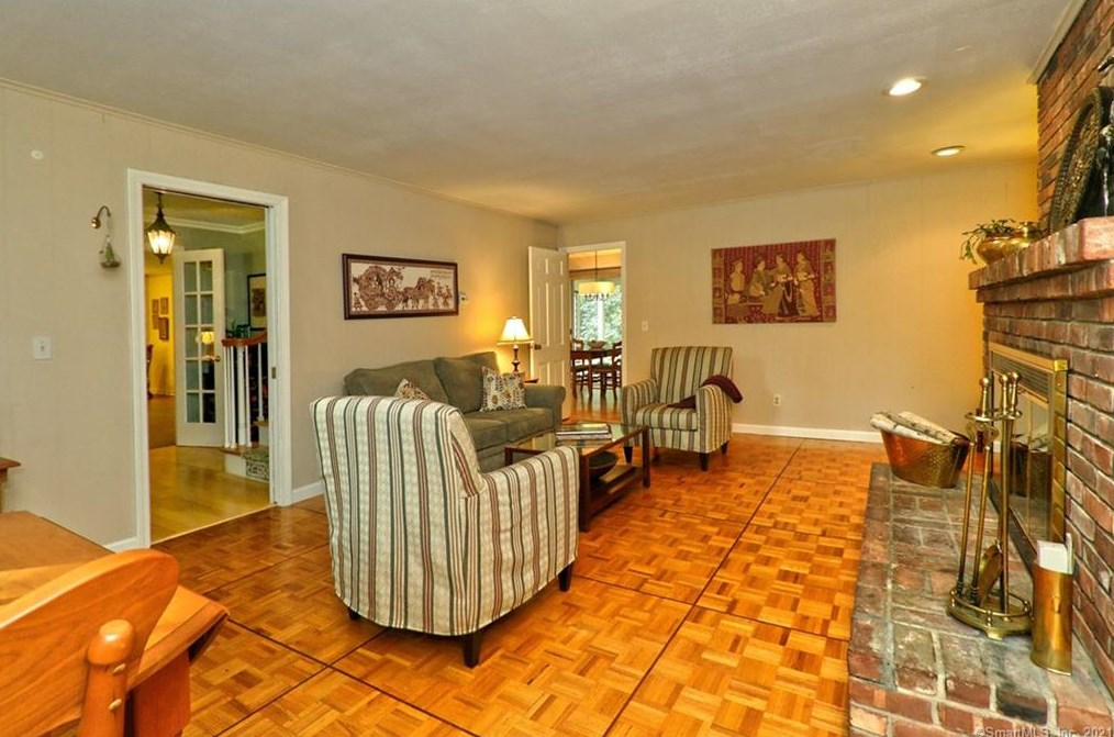 106 Peck Hl Rd, New Haven CT 06525-1334 exterior