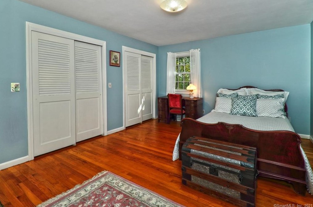 106 Peck Hl Rd, New Haven CT 06525-1334 exterior