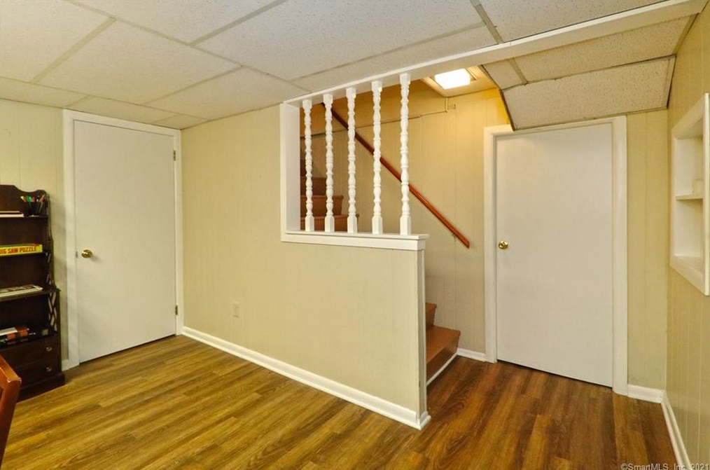 106 Peck Hl Rd, New Haven CT 06525-1334 exterior