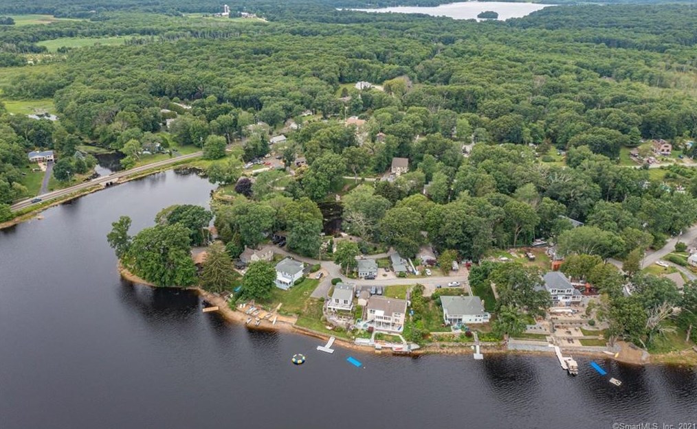 43 Lake Dr, Chesterfield CT  06370-1042 exterior