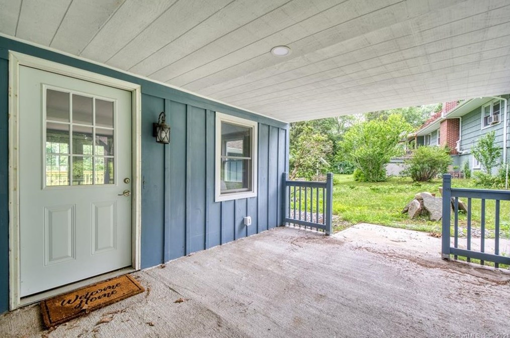 43 Lake Dr, Chesterfield CT  06370-1042 exterior
