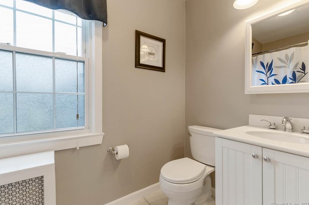 121 Central Ave, New Haven CT 06516-6731 exterior