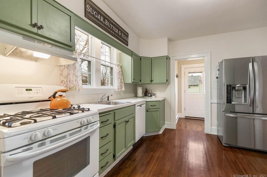 121 Central Ave, New Haven CT 06516-6731 exterior