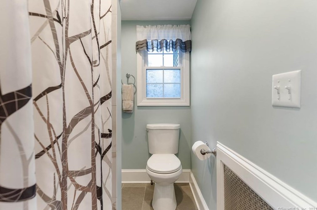 121 Central Ave, New Haven CT 06516-6731 exterior