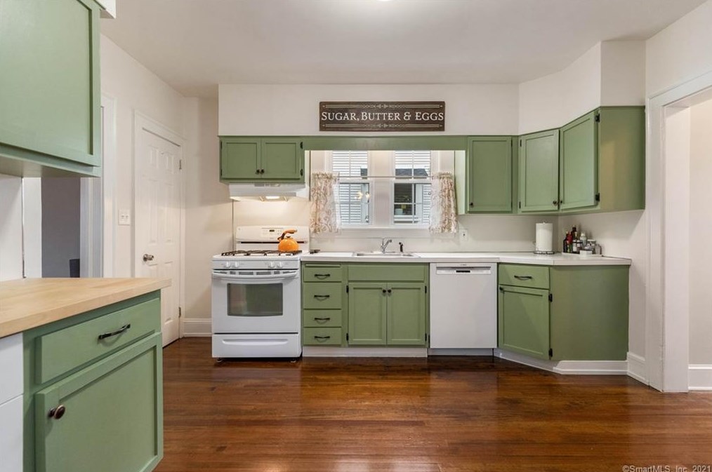 121 Central Ave, New Haven CT 06516-6731 exterior