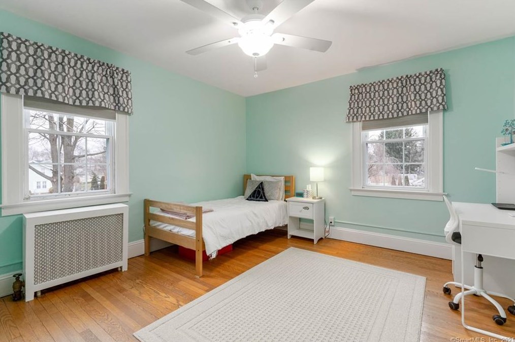 121 Central Ave, New Haven CT 06516-6731 exterior