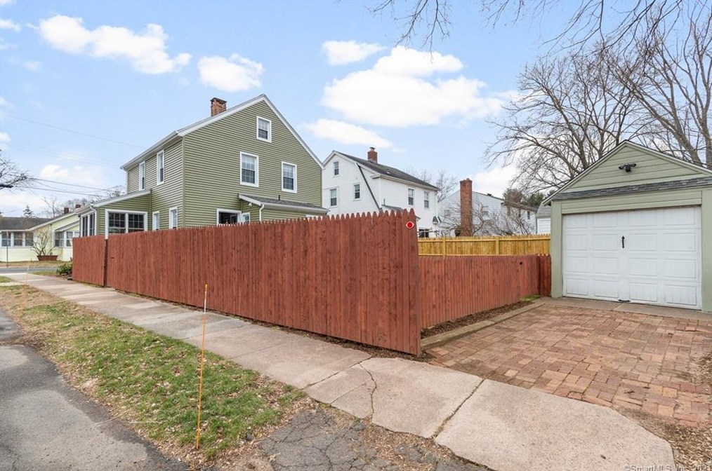 121 Central Ave, New Haven CT 06516-6731 exterior