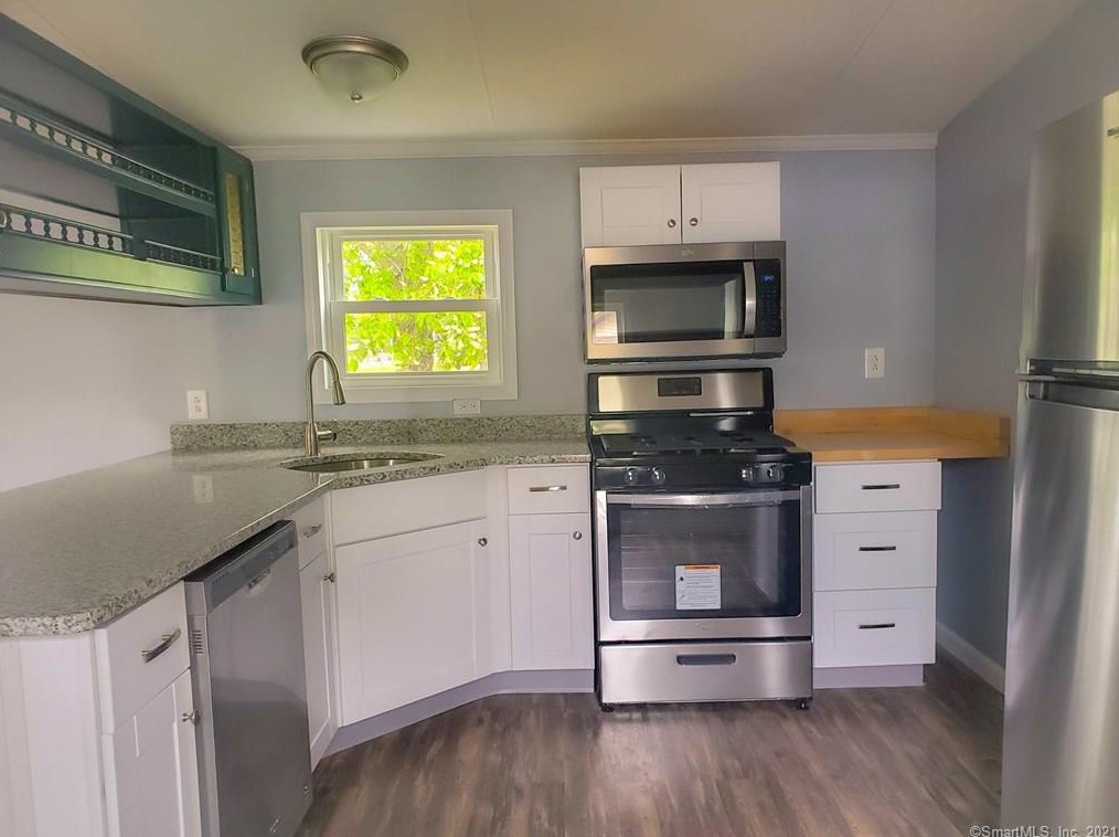 525 Main St, Branford, CT 06405-2930