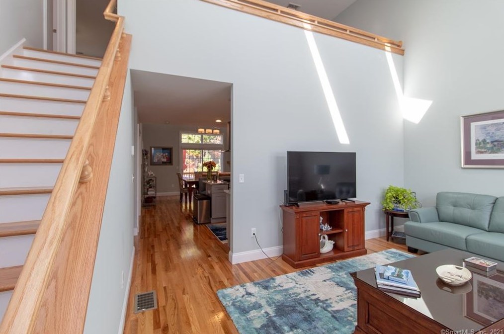 19 Gaby Ln, Union City, CT 06770-1992