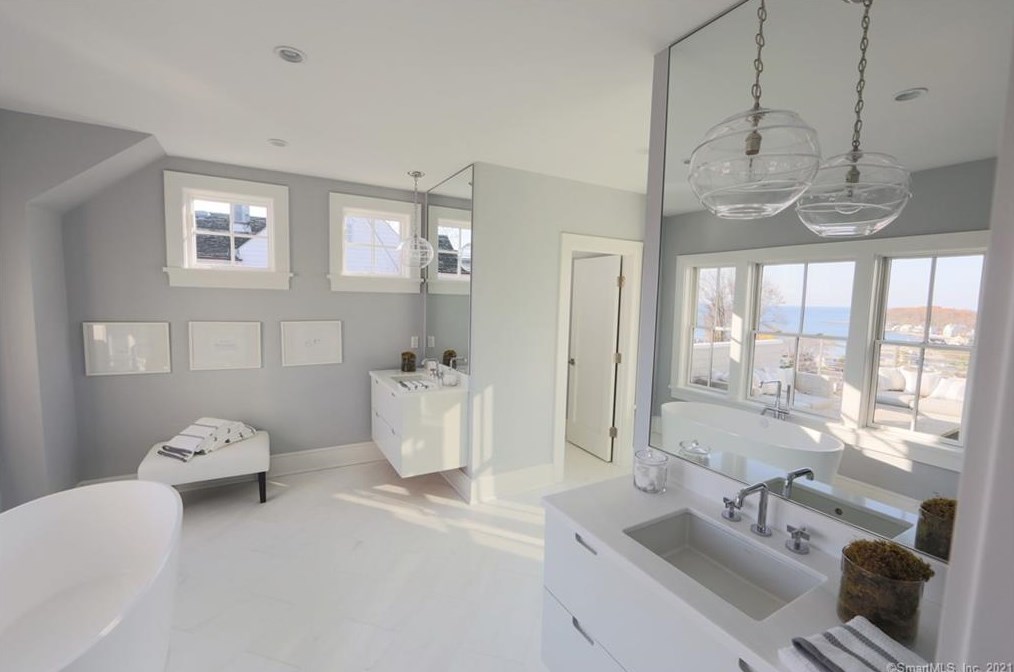 15 Buena Vista Dr, Westport CT  06880-6602 exterior