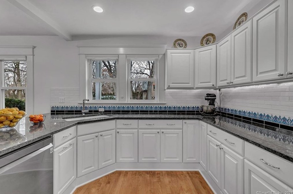 75 Hall St, New Haven CT 06516-3719 exterior