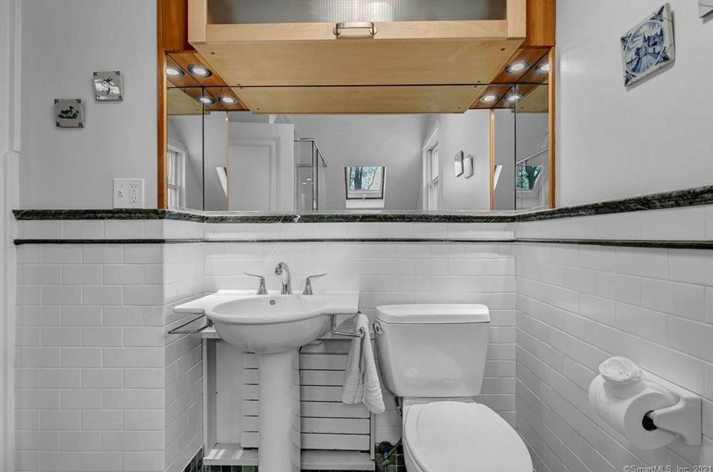 75 Hall St, New Haven CT 06516-3719 exterior