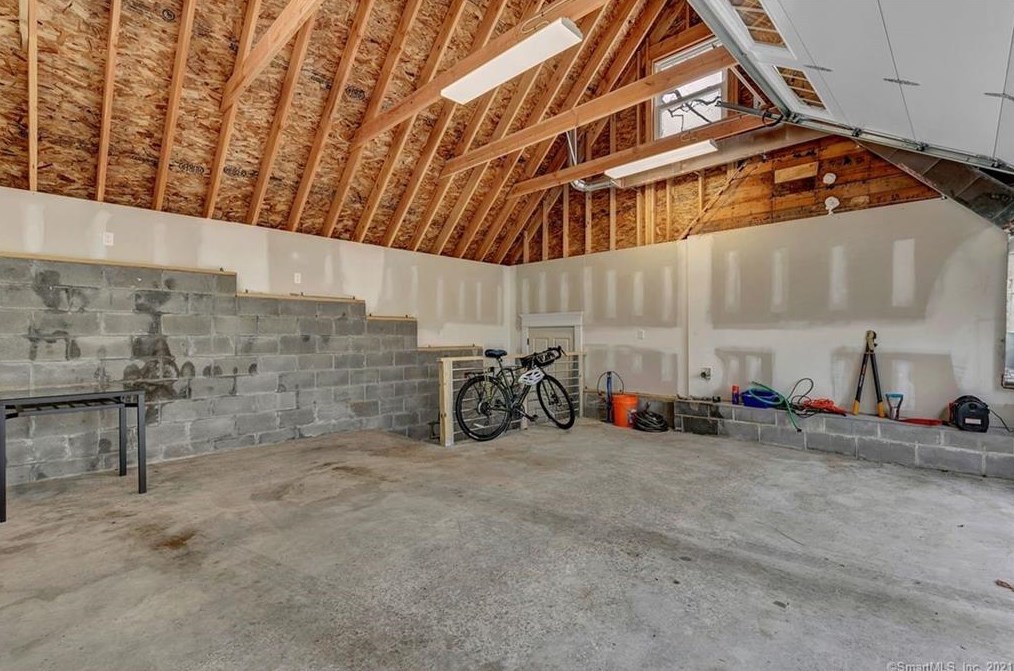 75 Hall St, New Haven CT 06516-3719 exterior