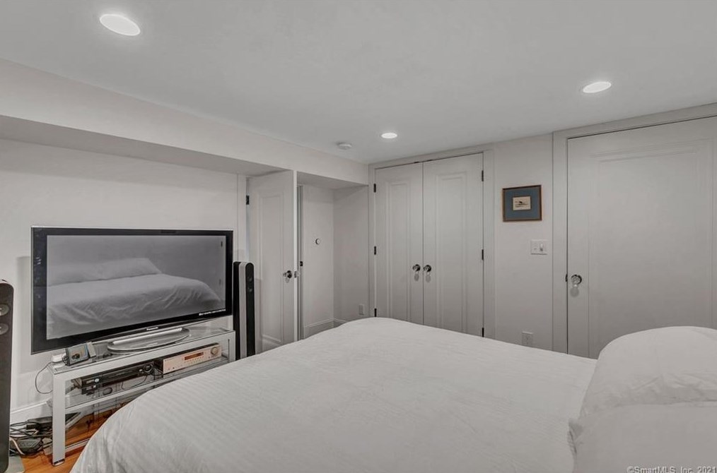 75 Hall St, New Haven CT 06516-3719 exterior