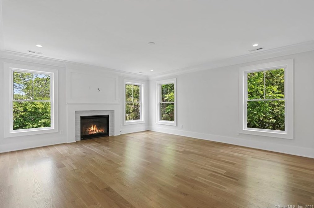 71 Mona Ter, Fairfield, CT 06824-6421