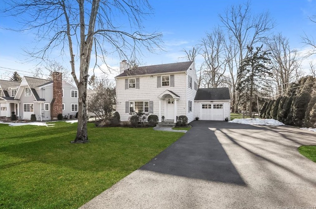 77 Mansfield Ave, Tokeneke, CT 06820-3517