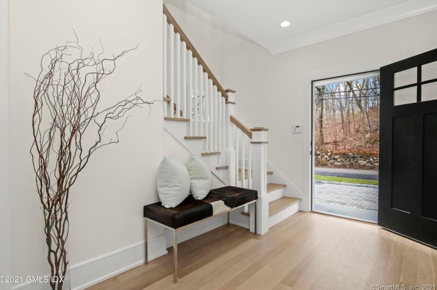 81 Bible St, Cos Cob, CT 06807-2109