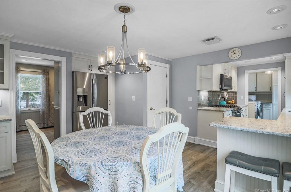 8 Sickle Bar Ln, Riverside, CT 06878