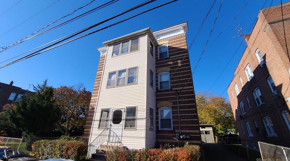 164 Oak St, New Britain, CT 06051