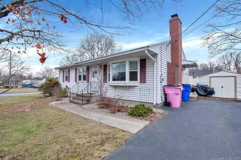 7 Harmund Ct, Hartford, CT 06109-1206