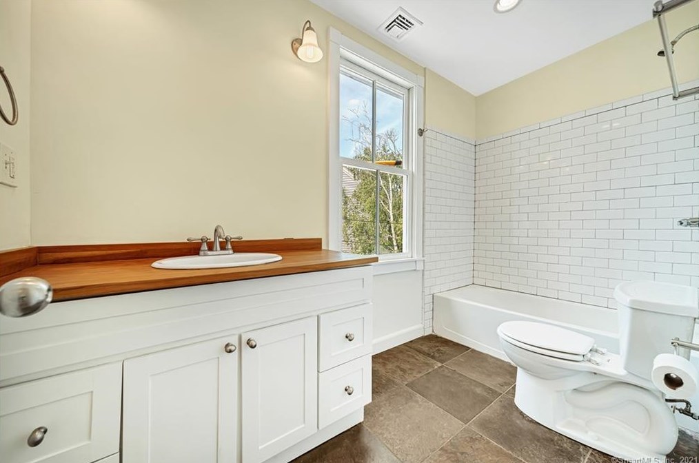 253 Front St, New Haven CT 06513-3205 exterior