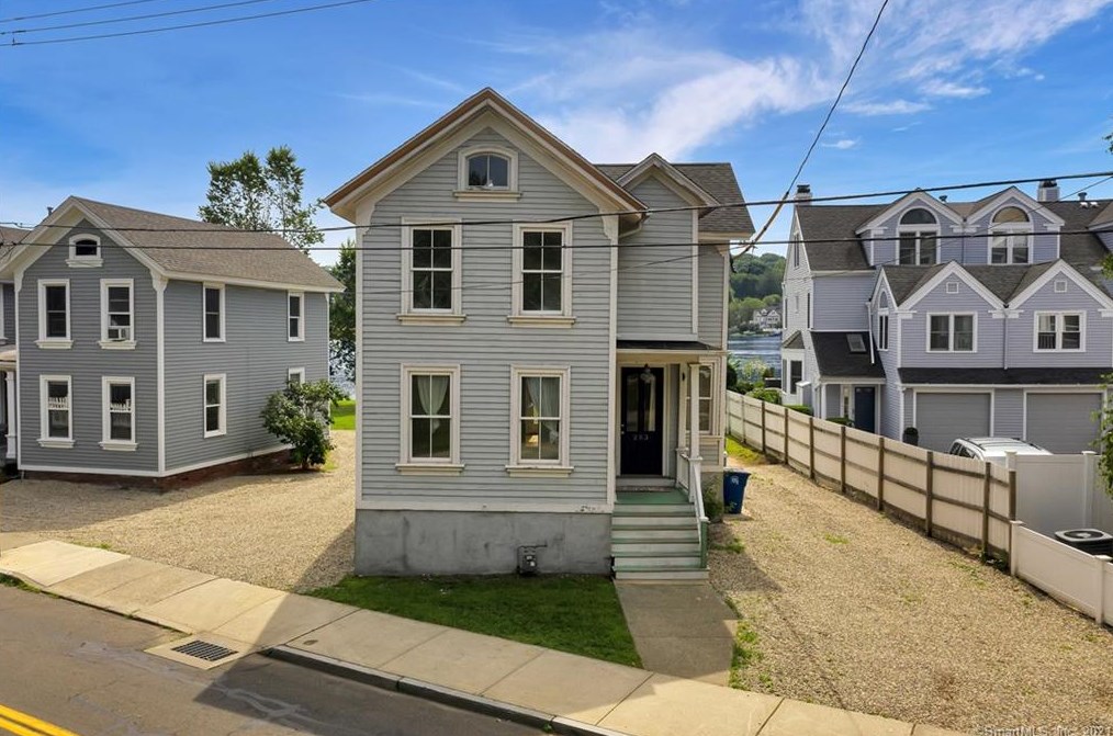 253 Front St, New Haven CT 06513-3205 exterior