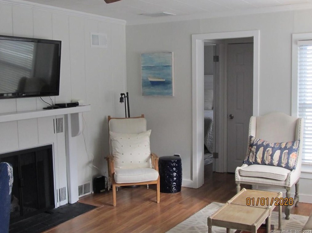 11 Bond St, Niantic, CT 06357