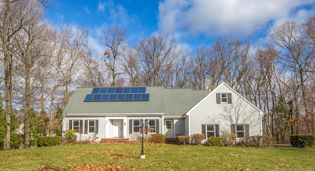 5 Robinson Cir, Ellington, CT 06029