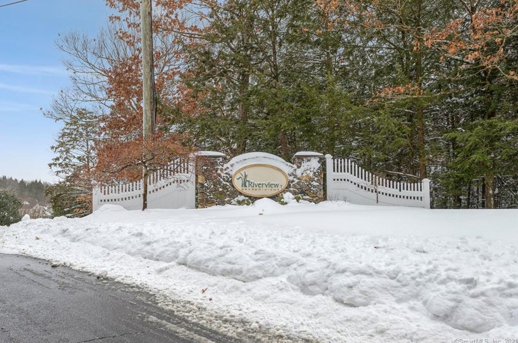 1 Red River Ln, Newtown, CT 06470-2647
