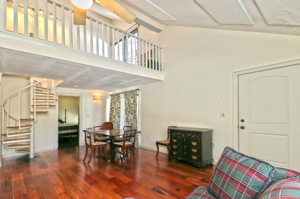45 Mohawk Trl, Guilford, CT 06437-1107