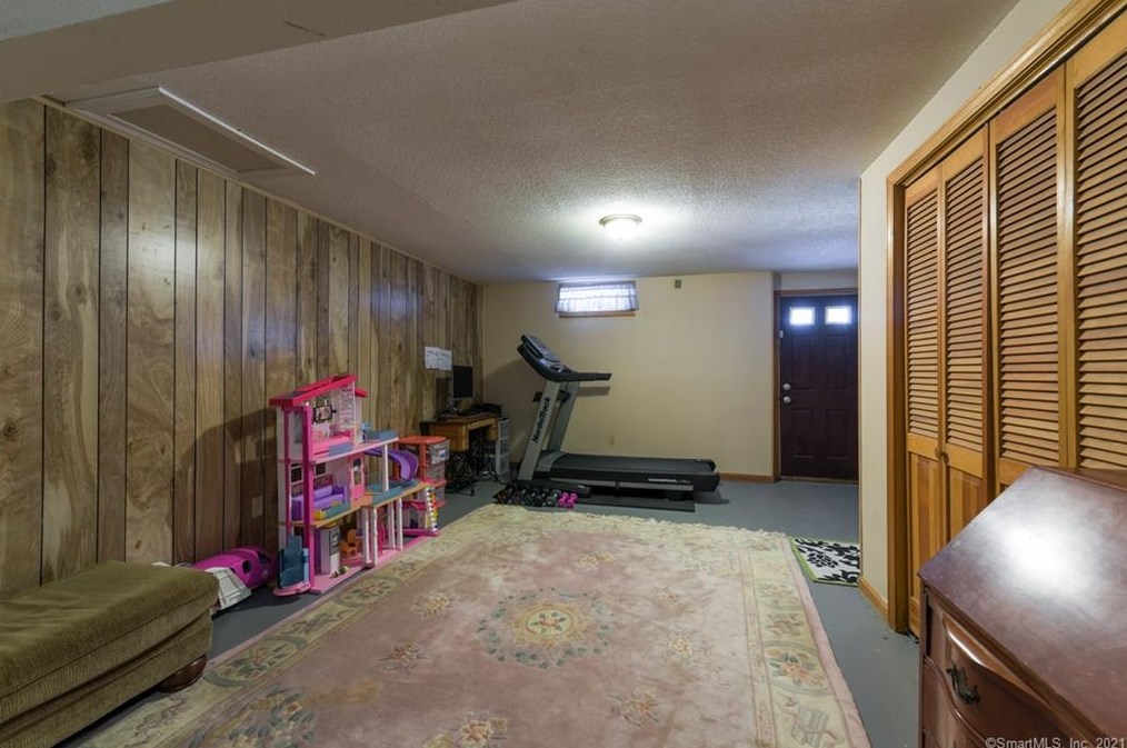 680 Colony St, Meriden CT  06450-2366 exterior