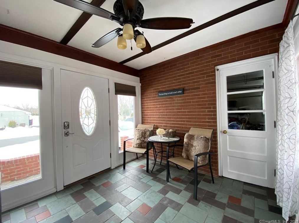 88 Jeffrey Ln, Meriden CT 06451-2730 exterior