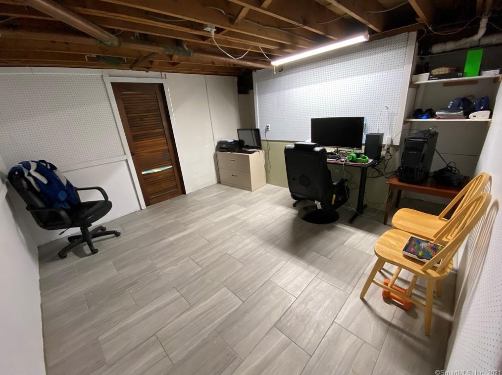 88 Jeffrey Ln, Meriden CT 06451-2730 exterior