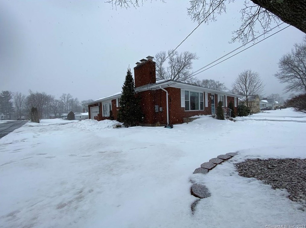 88 Jeffrey Ln, Meriden CT 06451-2730 exterior